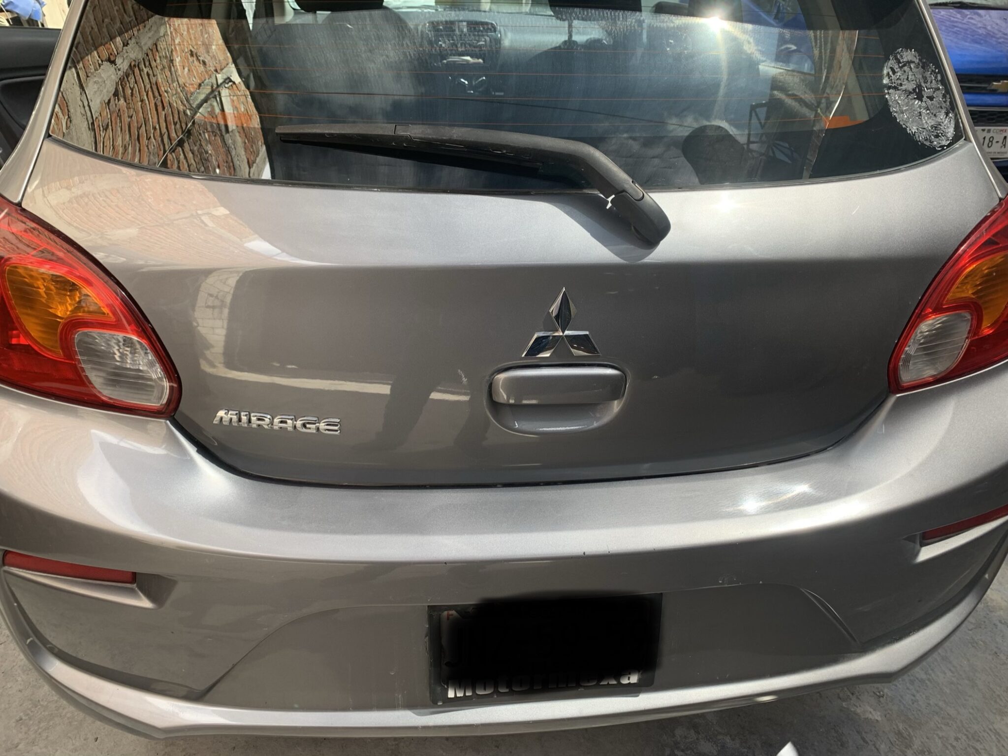 Mitsubishi Mirage 2017 (Laminado y pintura Fascia Delantera, Cajuela